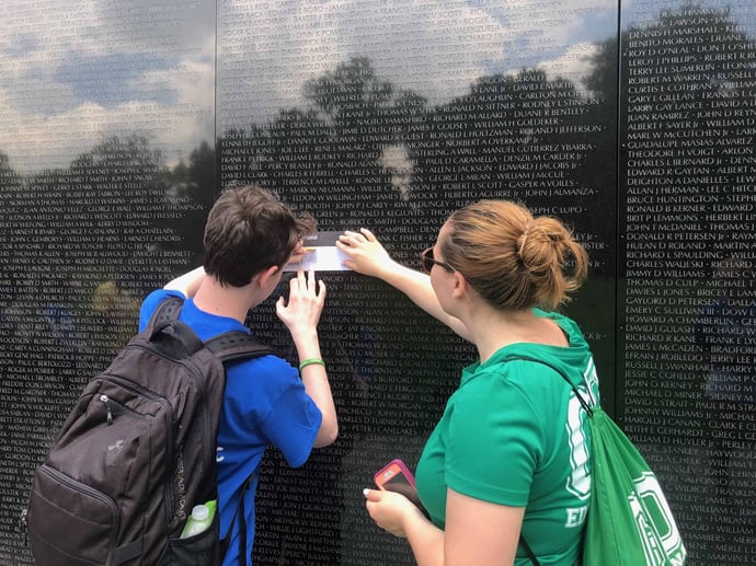 Washington DC School Trip see the Vietnam Memorial